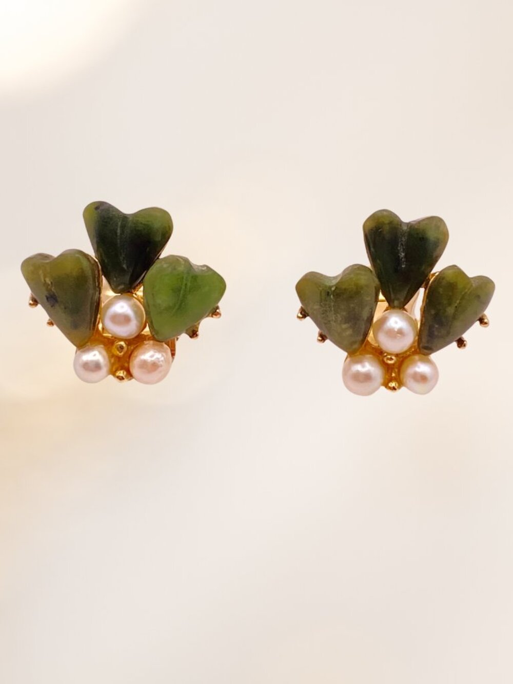 Vintage Swoboda Nephrite Jade Hearts & Pearls Signed Clip-On Earrings Goldtone